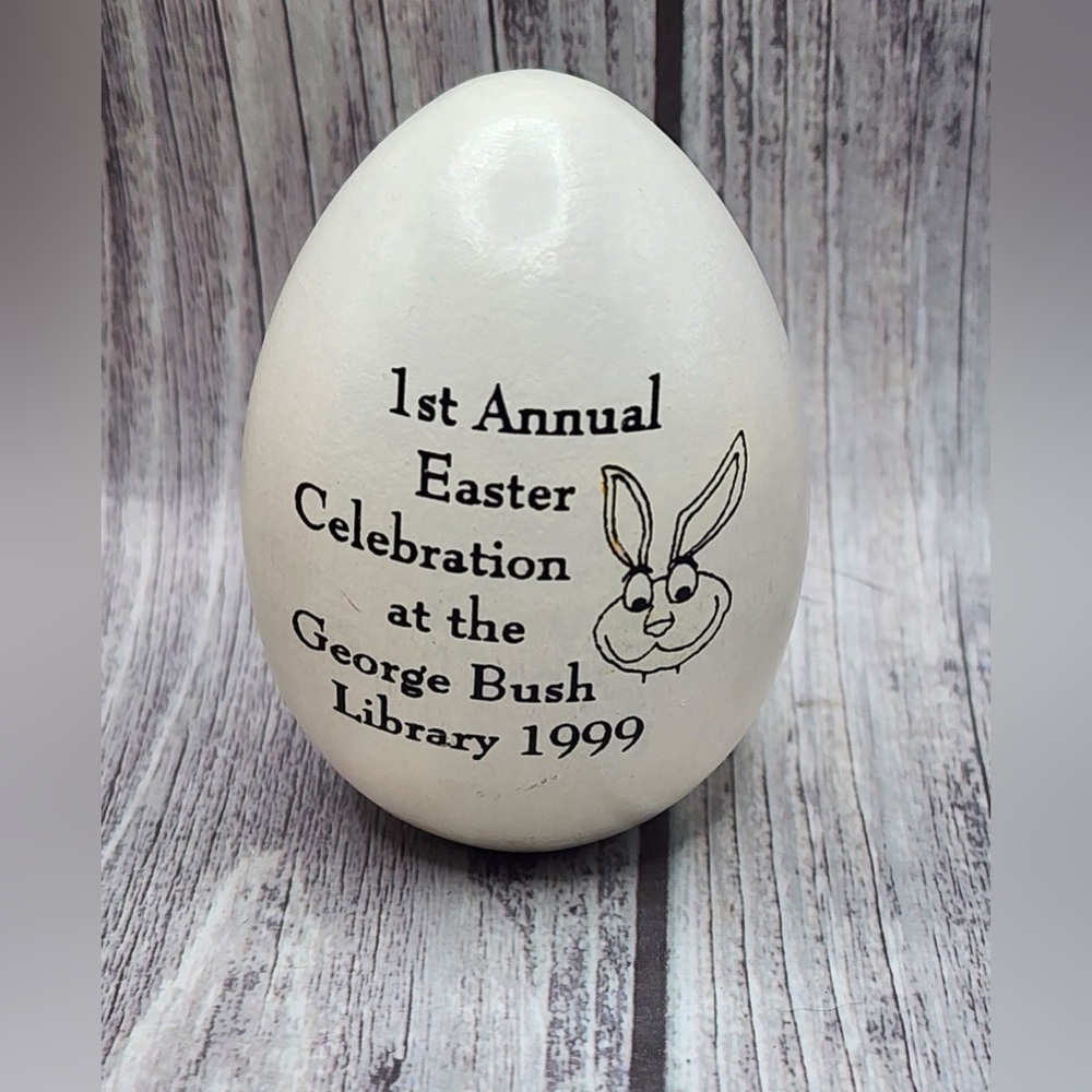 1999 George Bush Library Easter Egg Wooden howdy white